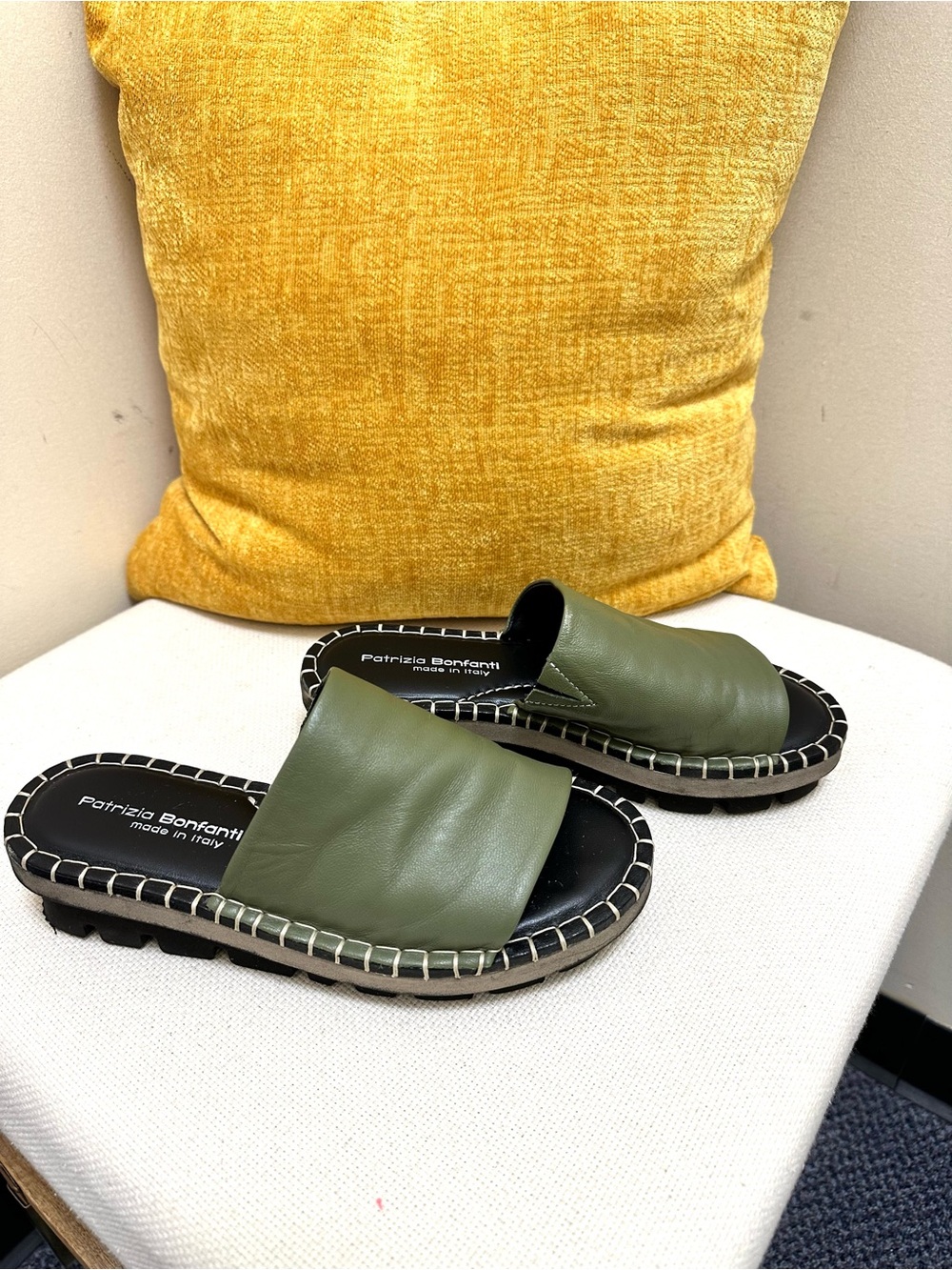 Patrizia Bonfanti Green Slides- euro Sze 37 = US sze 6 1/2 -GREAT CONDITION - Picture 2 of 10